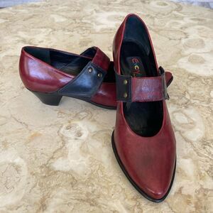 Everybody by BZ Moda Retro Leather Pumps
